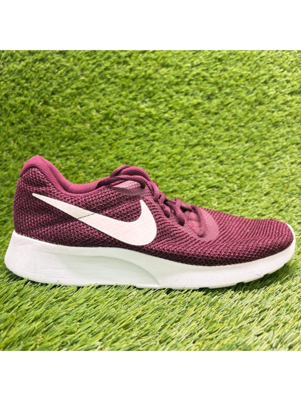 Nike Tanjun SE Womens Size 7.5 Burgundy White Athletic Running Shoes Sneakers